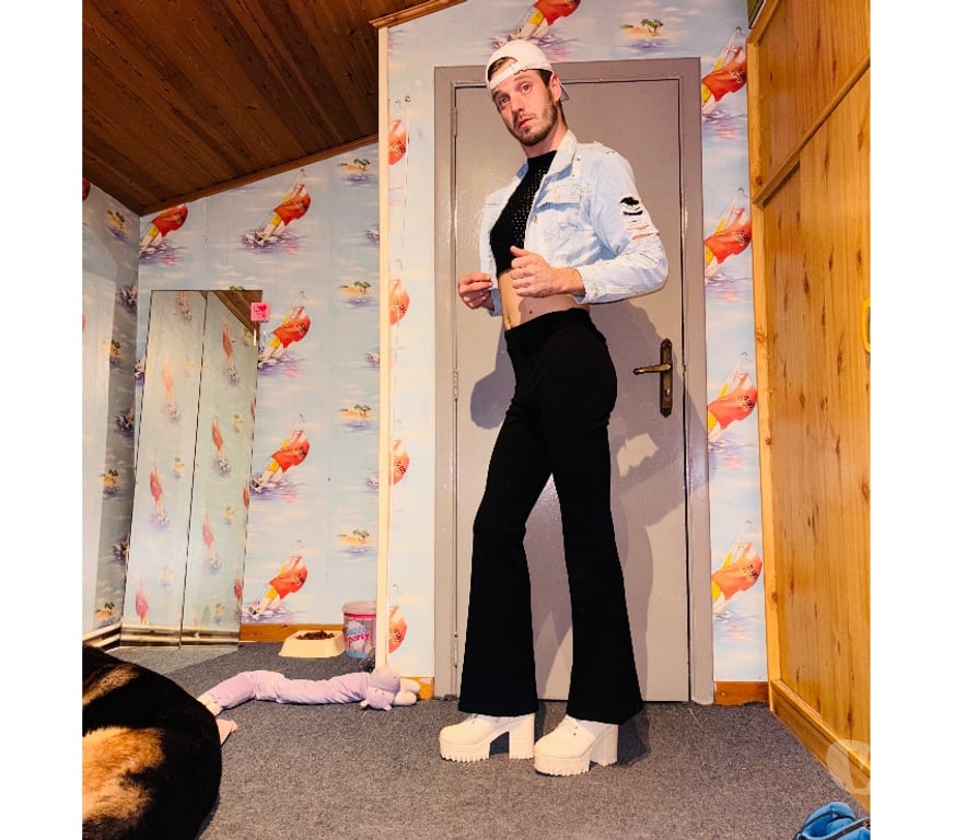 Gay Charleroi Charleroi-Centrum - Photos Vivastreet Travesti chaud comme la braise