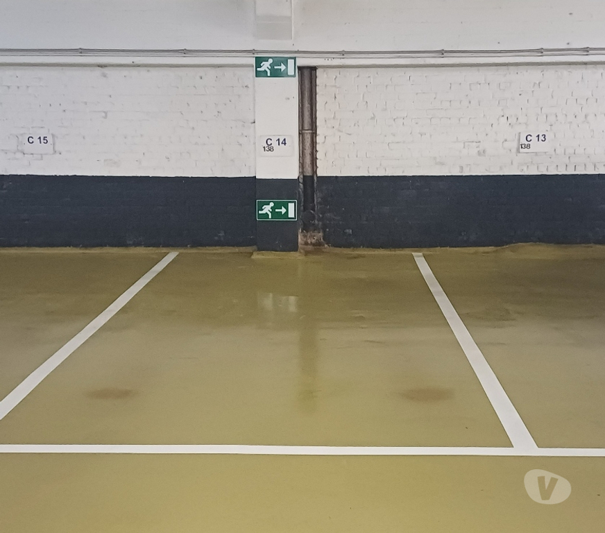 Location parking & garage Saint-Gilles - Photos Vivastreet Emplacement parking à louer proche Châtelain et Stéphanie