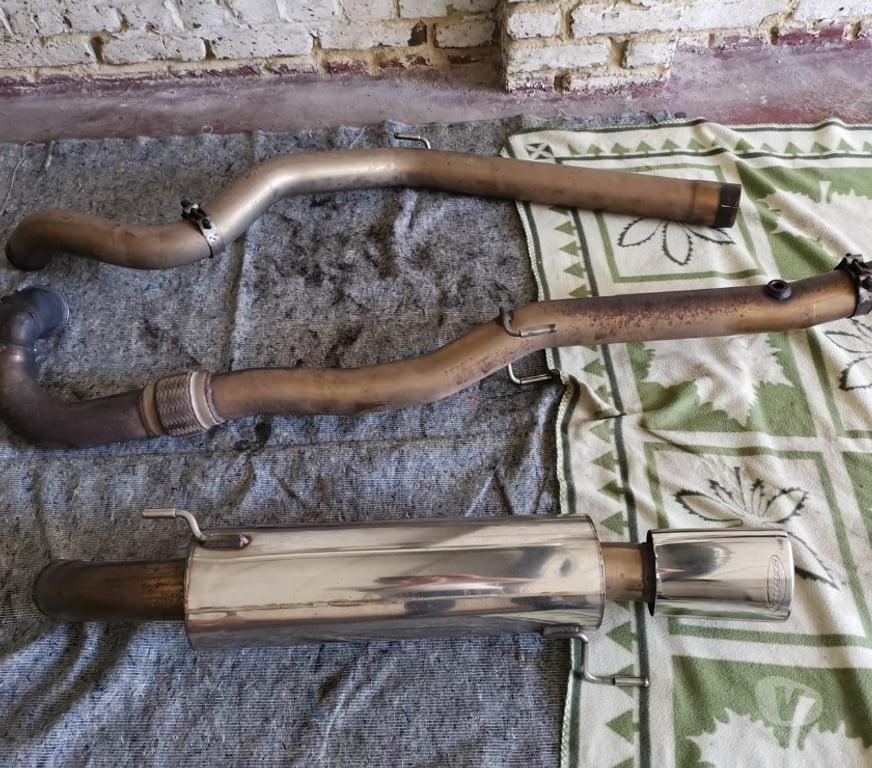 Pièces et services auto Liège Liège-Centrum - Photos Vivastreet Vends jantes 7Jx17 ET44 OPEL CORSA 1.6 TURBO GSI et exhaust