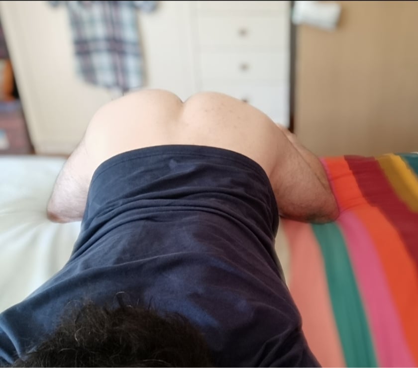 Gay - Photos Vivastreet Accro aux mecs, autant avouer que j'ai envie de bite! :)