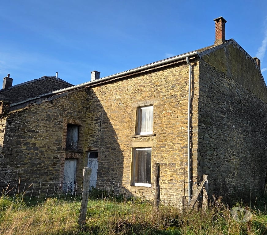 Annonce maison Paliseul Fays-les-Veneurs - Photos Vivastreet FAYS-LES-VENEURS : Maison en pierre, grange, jardin, 3a40ca.