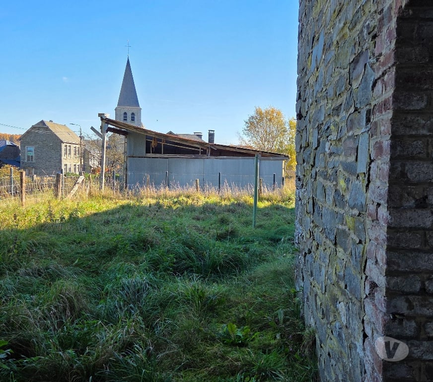 Annonce maison Paliseul Fays-les-Veneurs - Photos Vivastreet FAYS-LES-VENEURS : Maison en pierre, grange, jardin, 3a40ca.