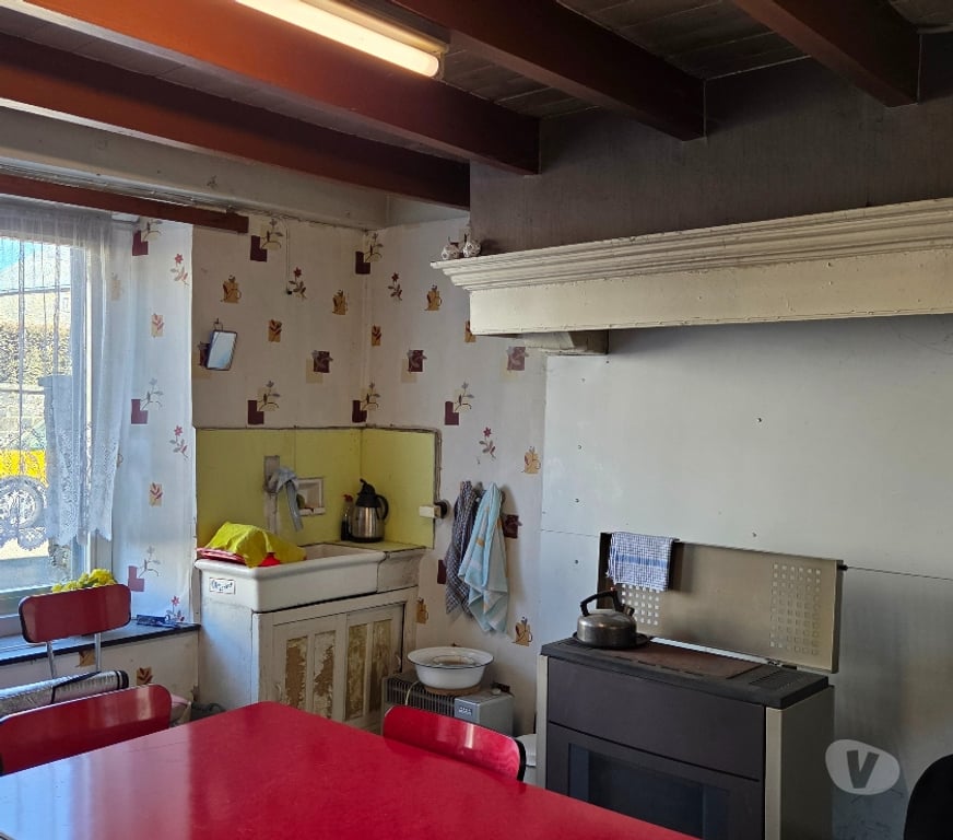 Annonce maison Paliseul Fays-les-Veneurs - Photos Vivastreet FAYS-LES-VENEURS : Maison en pierre, grange, jardin, 3a40ca.