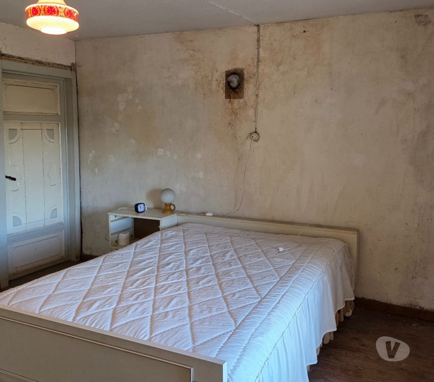 Annonce maison Paliseul Fays-les-Veneurs - Photos Vivastreet FAYS-LES-VENEURS : Maison en pierre, grange, jardin, 3a40ca.