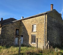 FAYS-LES-VENEURS : Maison en pierre, grange, jardin, 3a40ca.