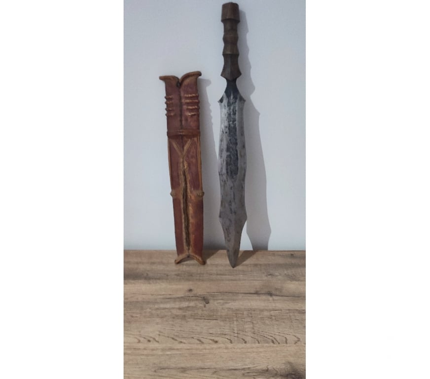 Décoration - art Erquelinnes - Photos Vivastreet Couteau Glaive avec son fourreau de la République du Congo