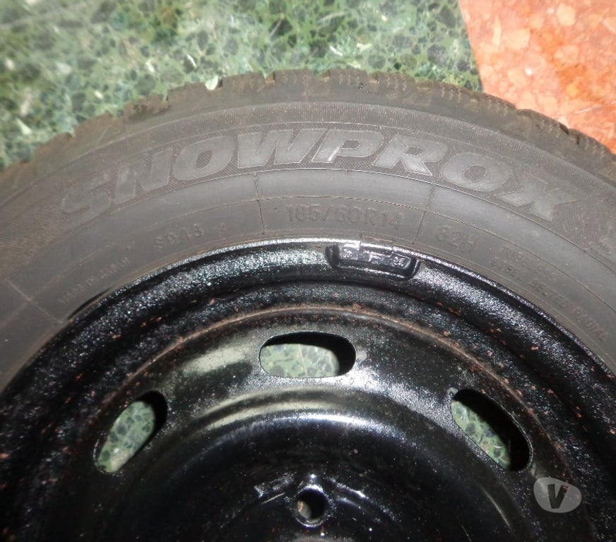 Pièces et services auto Sprimont Sprimont-Centrum - Photos Vivastreet 4 Roues acier montée pneus neuf neige Toyo 185 60 R 14