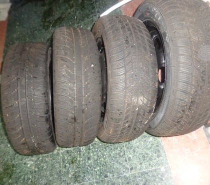 Accessoires auto & tuning Sprimont-Centrum Sprimont - Photos Vivastreet 4 Roues acier montée pneus neuf neige Toyo 185 60 R 14