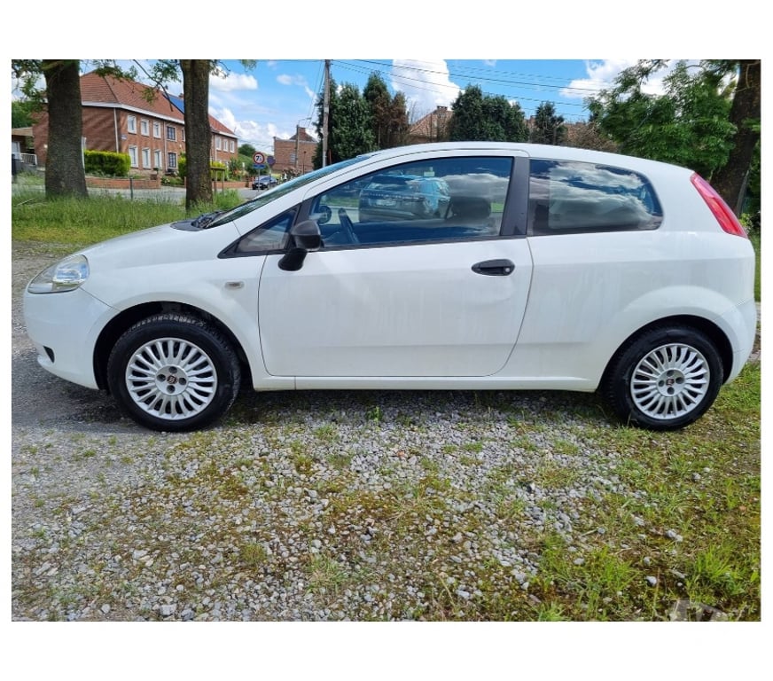 Voiture à vendre Pont-de-Loup - Photos Vivastreet Fiat Punto 2009 3portes 156593km 1.3jtd 70cv pack électri.