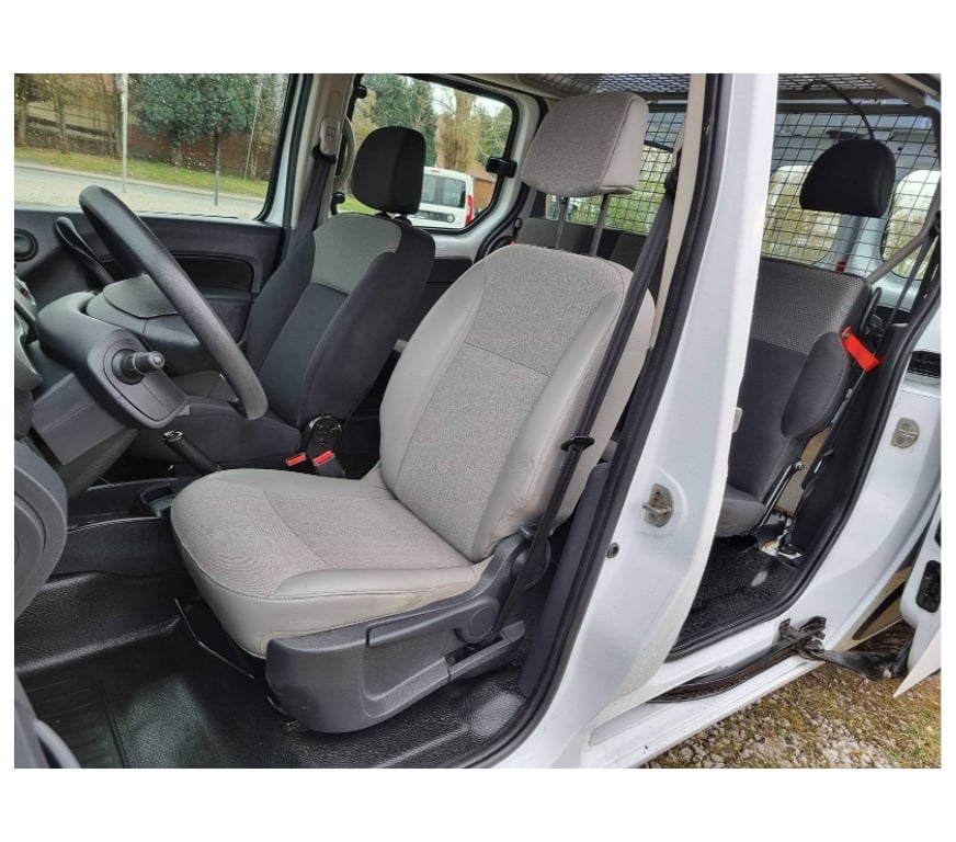 Véhicules commerciaux & utilitaires d'occasion Pont-de-Loup - Photos Vivastreet Renault Kangoo 5 2018 Double Cabine 80709KM 1.5dci 90cv EU6
