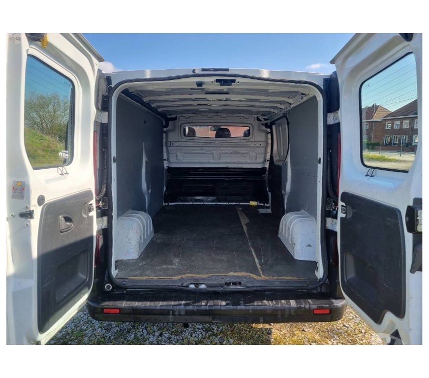 Véhicules commerciaux & utilitaires d'occasion Pont-de-Loup - Photos Vivastreet Renault Trafic Long châssis 1.6dci 125cv 2016 euro5 Airco.