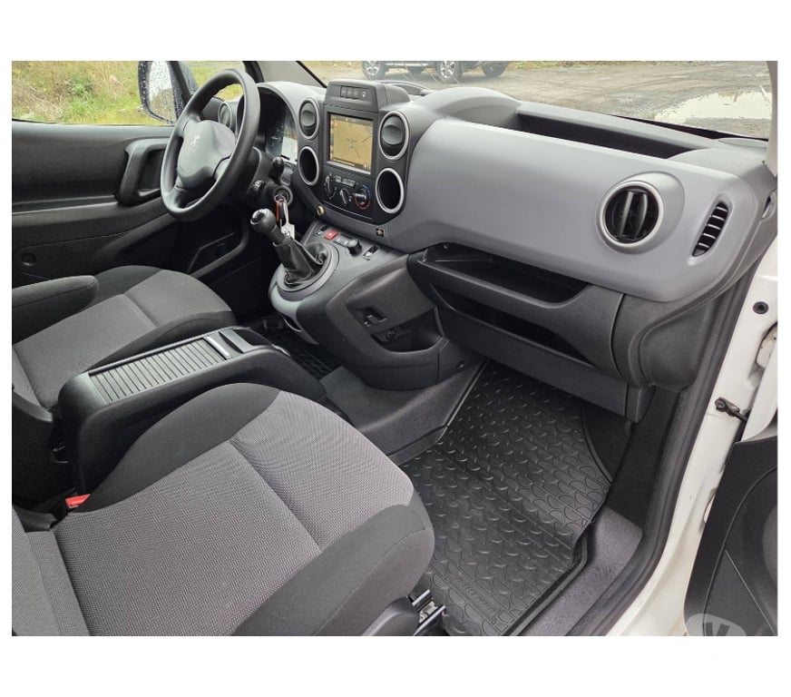 Véhicules commerciaux & utilitaires d'occasion Pont-de-Loup - Photos Vivastreet Peugeot Partner 7 2018 1.6hdi euro6 Gps airco Cruise control