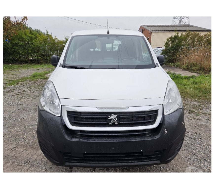 Véhicules commerciaux & utilitaires d'occasion Pont-de-Loup - Photos Vivastreet Peugeot Partner 7 2018 1.6hdi euro6 Gps airco Cruise control