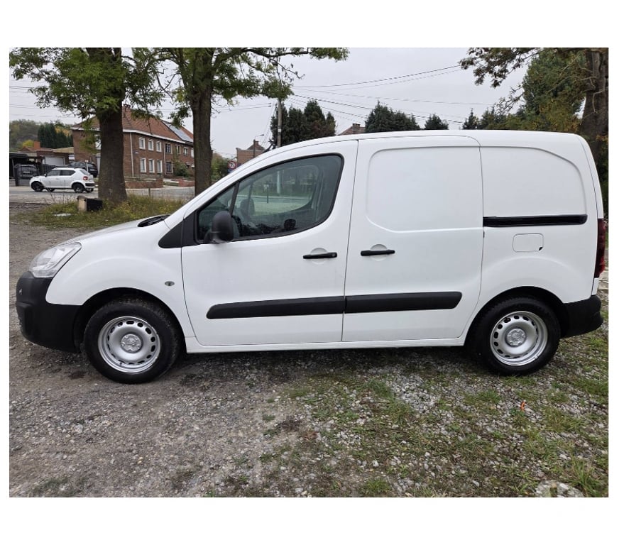 Véhicules commerciaux & utilitaires d'occasion Pont-de-Loup - Photos Vivastreet Peugeot Partner 7 2018 1.6hdi euro6 Gps airco Cruise control