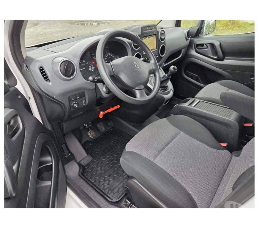 Véhicules commerciaux & utilitaires d'occasion Pont-de-Loup - Photos Vivastreet Peugeot Partner 7 2018 1.6hdi euro6 Gps airco Cruise control