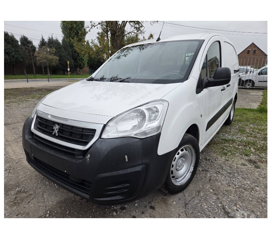 Véhicules commerciaux & utilitaires d'occasion Pont-de-Loup - Photos Vivastreet Peugeot Partner 7 2018 1.6hdi euro6 Gps airco Cruise control