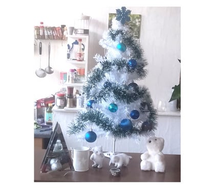 Décoration & art Tournai-Centrum Tournai - Photos Vivastreet sapin 80 cm+ déco de noel et petit sapin lumineux