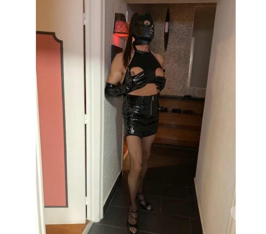 Gay Jette - Photos Vivastreet soirée BDSM entre travestis et transsexuels