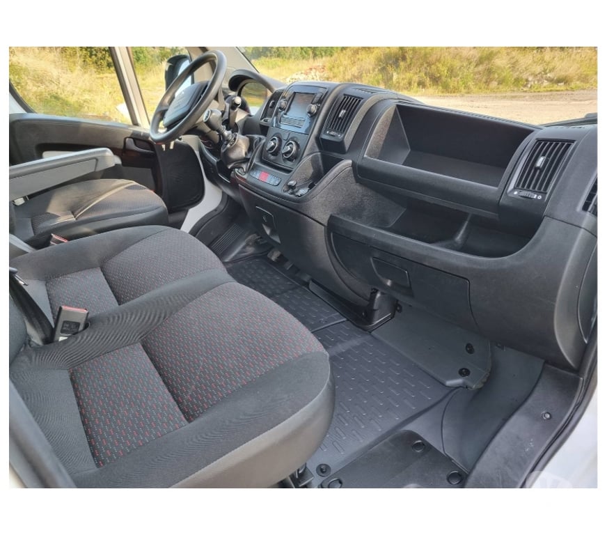 Véhicules commerciaux & utilitaires d'occasion Pont-de-Loup - Photos Vivastreet Peugeot Boxer 9 2021 L2H2 2.2hdi 136cv 46249km Airco Cruise