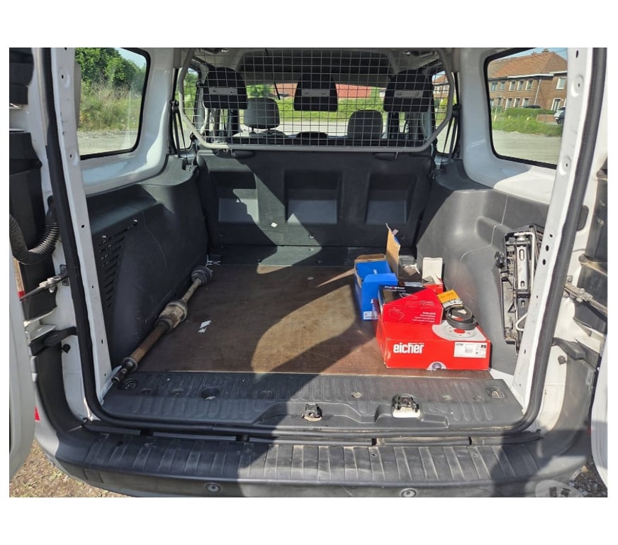 Véhicules commerciaux & utilitaires d'occasion Pont-de-Loup - Photos Vivastreet Renault Kangoo 2018 Double Cabine 86245KM 1.5dci 90cv EU6.