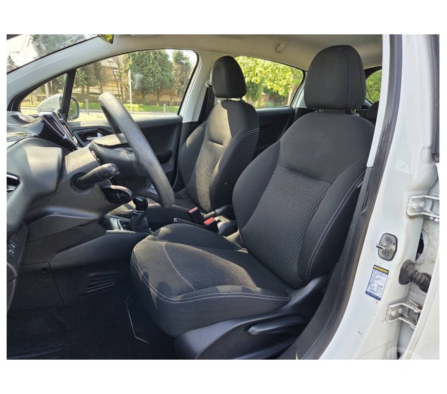 Voiture à vendre Pont-de-Loup - Photos Vivastreet Peugeot 208 2018 euro6b 1.6hdi 75cv 55kw Gps Airco Cruise...