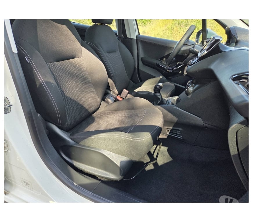 Voiture à vendre Pont-de-Loup - Photos Vivastreet Peugeot 208 2018 euro6b 1.6hdi 75cv 55kw Gps Airco Cruise...