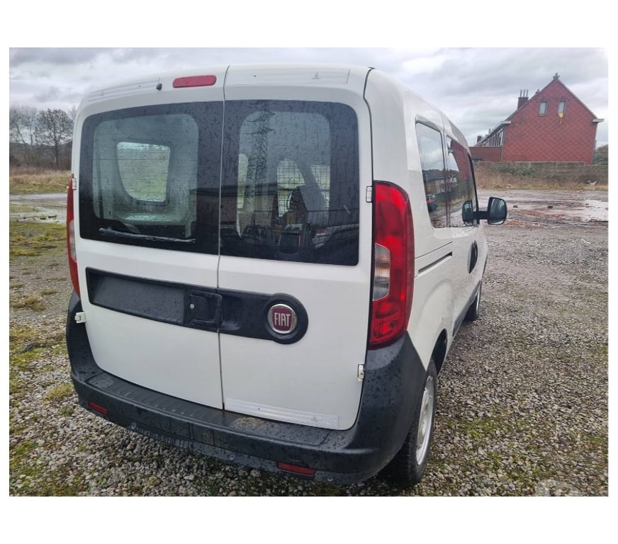 Véhicules commerciaux & utilitaires d'occasion Pont-de-Loup - Photos Vivastreet Fiat Doblo 2016 86193km 1.3jtd 90cv 66kw Pack électrique..