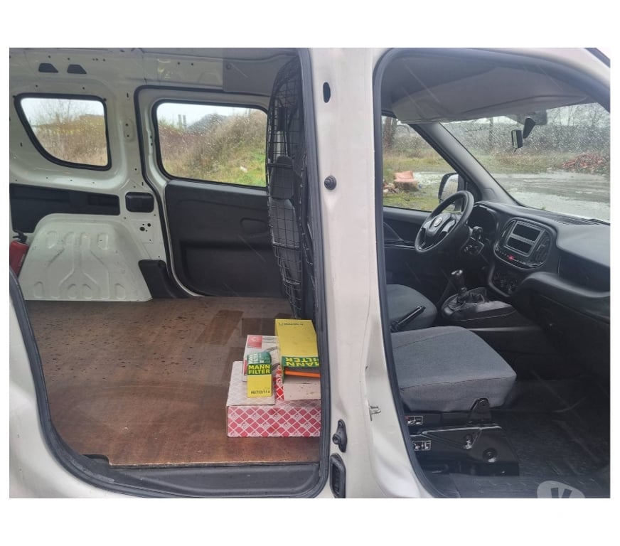 Véhicules commerciaux & utilitaires d'occasion Pont-de-Loup - Photos Vivastreet Fiat Doblo 2016 86193km 1.3jtd 90cv 66kw Pack électrique..