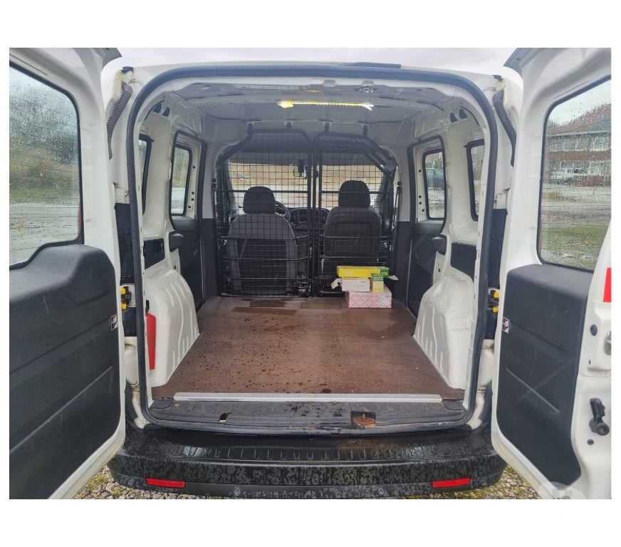 Véhicules commerciaux & utilitaires d'occasion Pont-de-Loup - Photos Vivastreet Fiat Doblo 2016 86193km 1.3jtd 90cv 66kw Pack électrique..