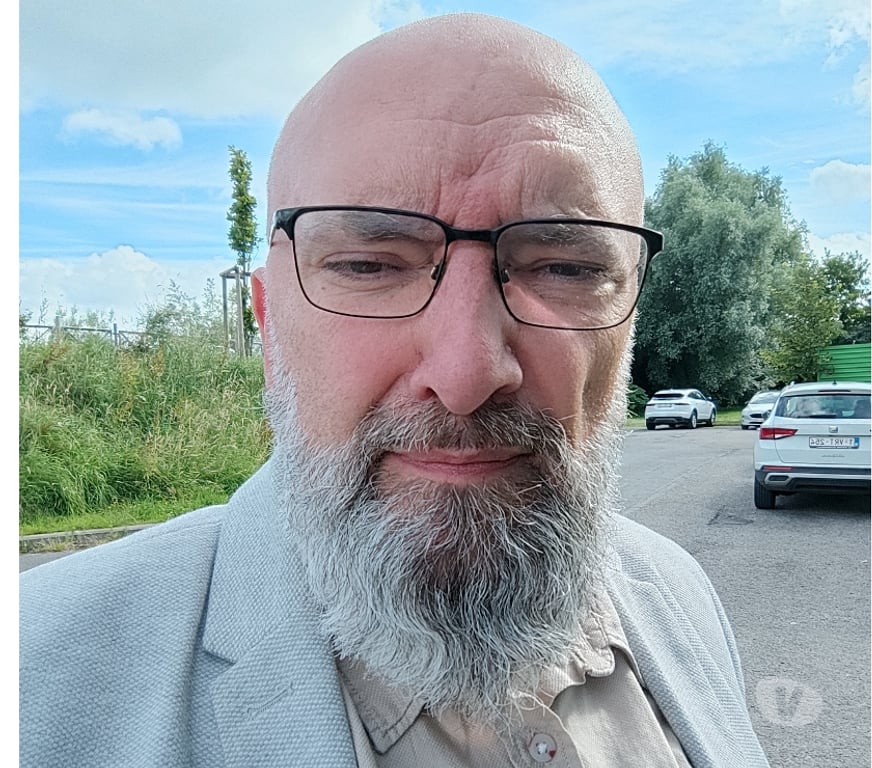 Escort Frameries - Photos Vivastreet H 60 ans propose massage pour dames