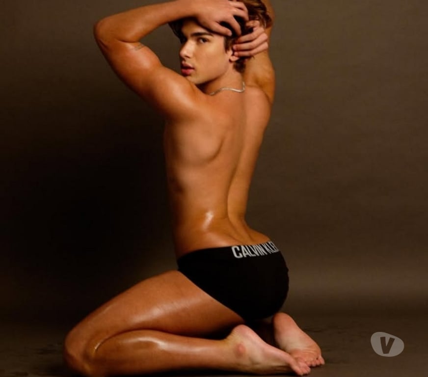 Gay Liège Liège-Centrum - Photos Vivastreet Black top cherche trans, hétéro curieux mignon ou femboy