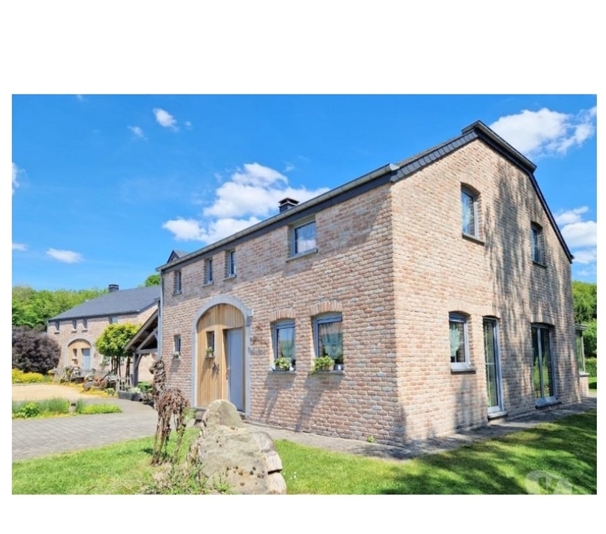 Annonce maison Baillamont - Photos Vivastreet BIEVRE - Naome : magnifique propriété, 2 gites, piscine.