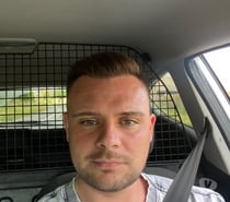 Jeune homme cherche jeune femme au gros cul