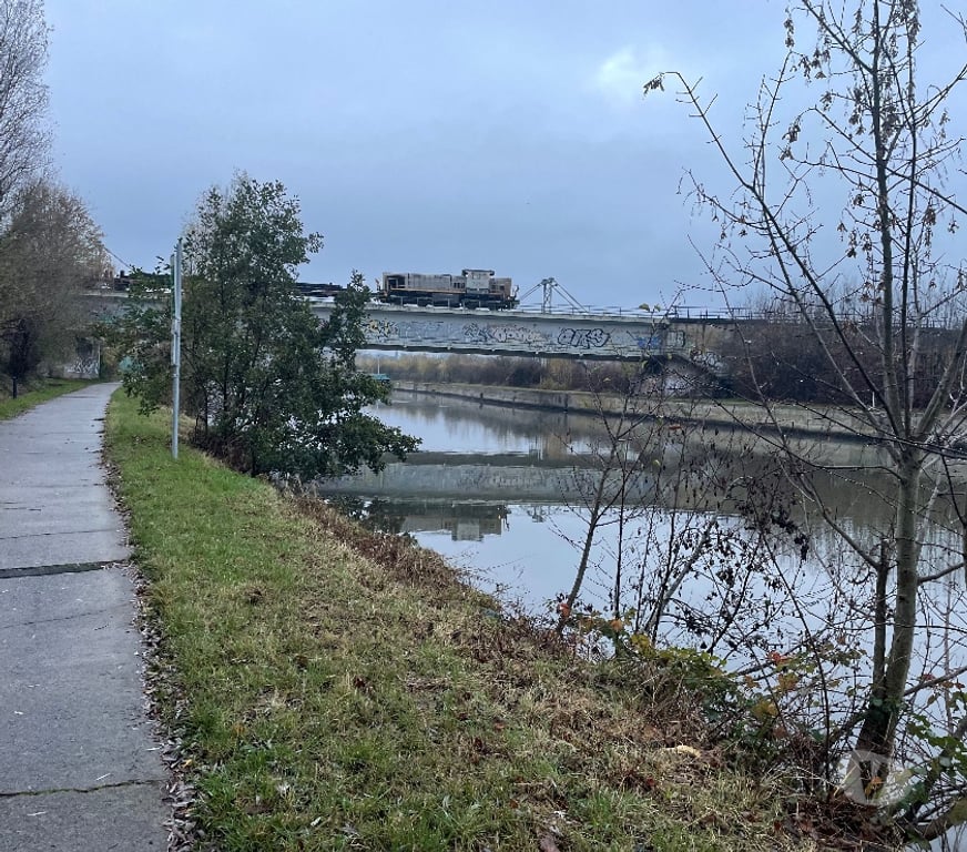 Gay Tubize - Photos Vivastreet RAVEL... CANAL ???