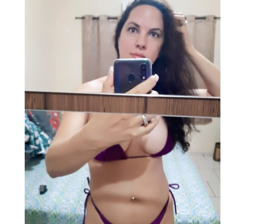 Escort Aubange Athus - Photos Vivastreet Trans Ferrari de passage a Athus.