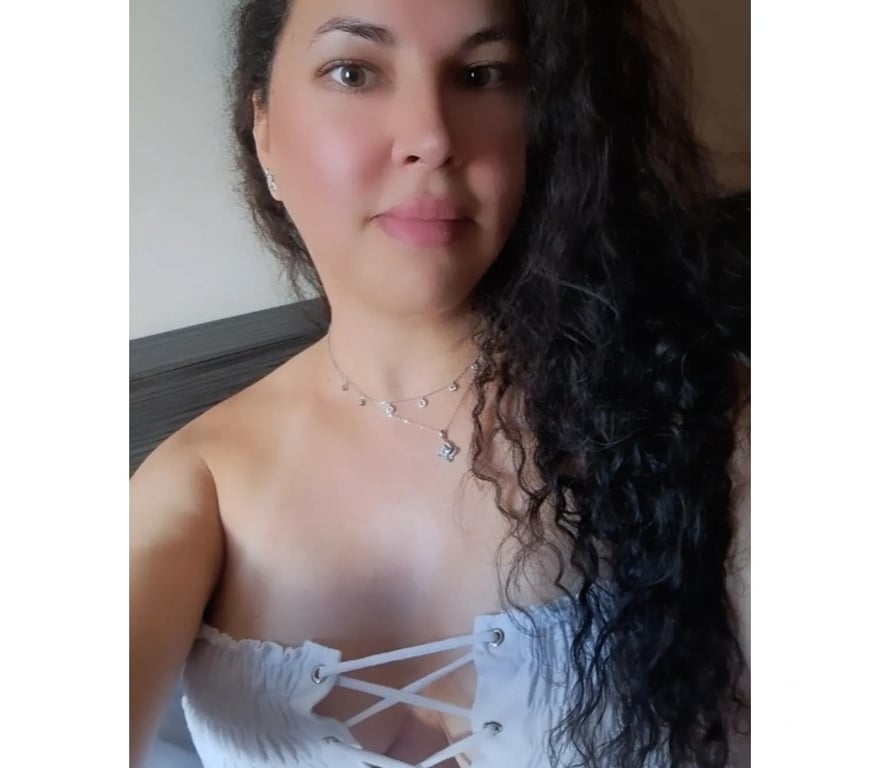 Escort Aubange Athus - Photos Vivastreet Trans Ferrari de passage a Athus.