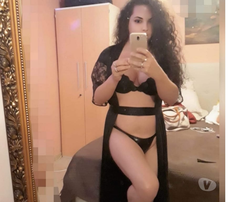 Escort Aubange Athus - Photos Vivastreet Trans Ferrari de passage a Athus.