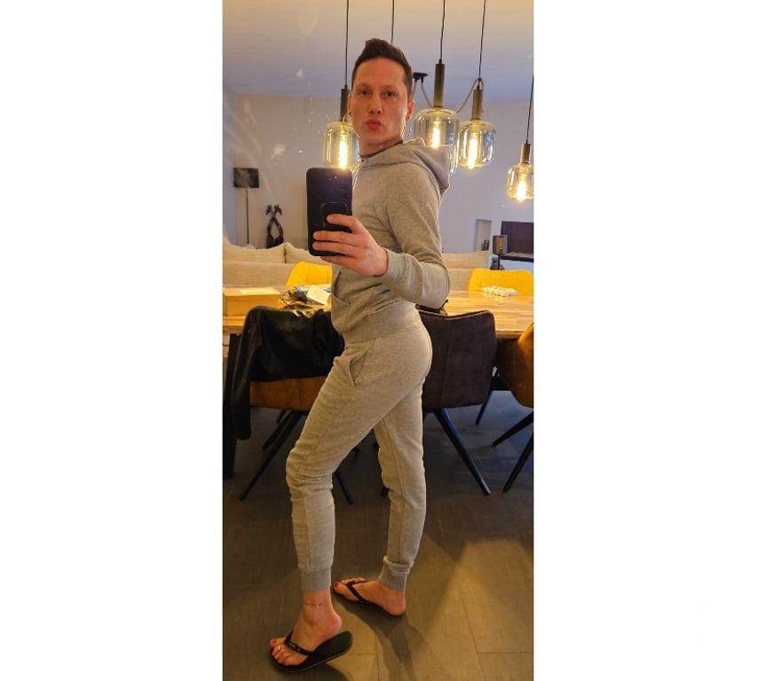 Gay Liège Liège-Centrum - Photos Vivastreet BONNE CHIENNE DISPONIBLE MAINTENANT EN VOITURE