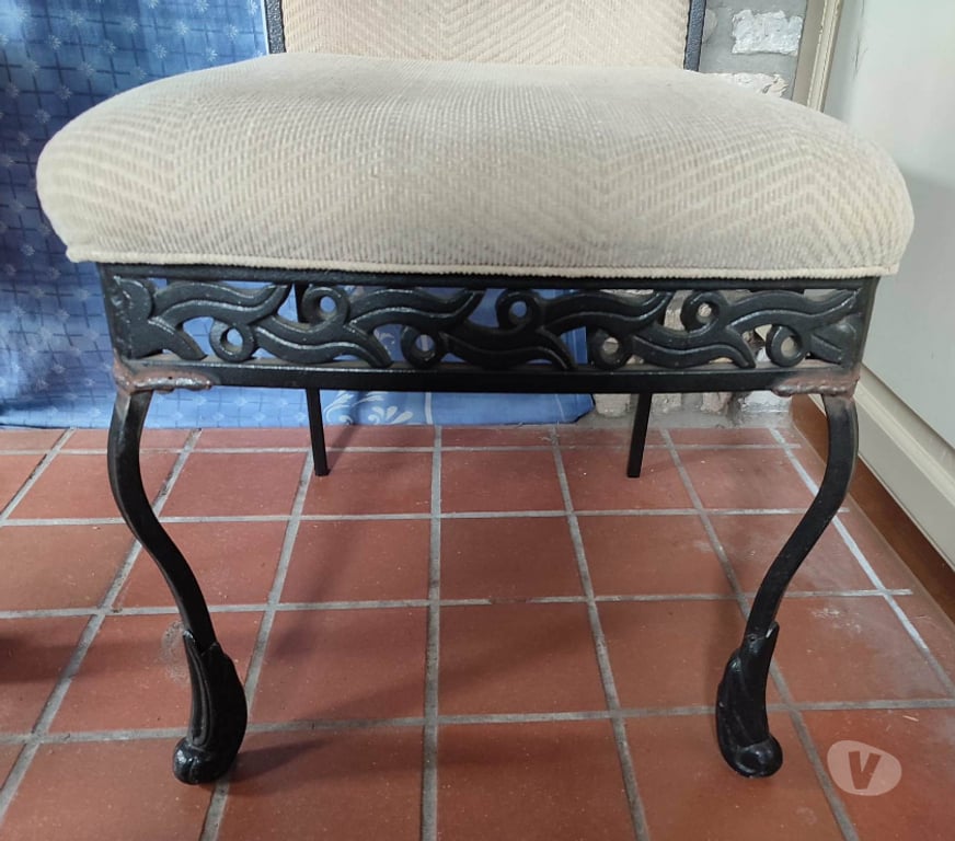 Meubles & Décoration Amougies - Photos Vivastreet Chaises en métal rembourrées