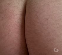 Petite chienne attend le cul en l’air