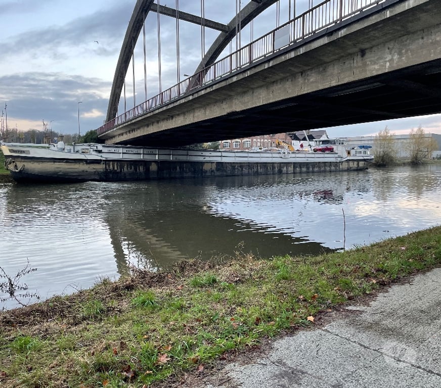 Gay Tubize - Photos Vivastreet RAVEL... CANAL ???