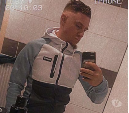 Rencontre gay Charleroi-Centrum Charleroi - Photos Vivastreet Passif masculin pour actif masculin