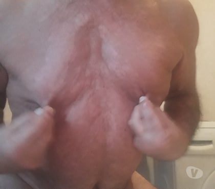 Rencontre gay - Photos Vivastreet Tu aimes mes tétons ?