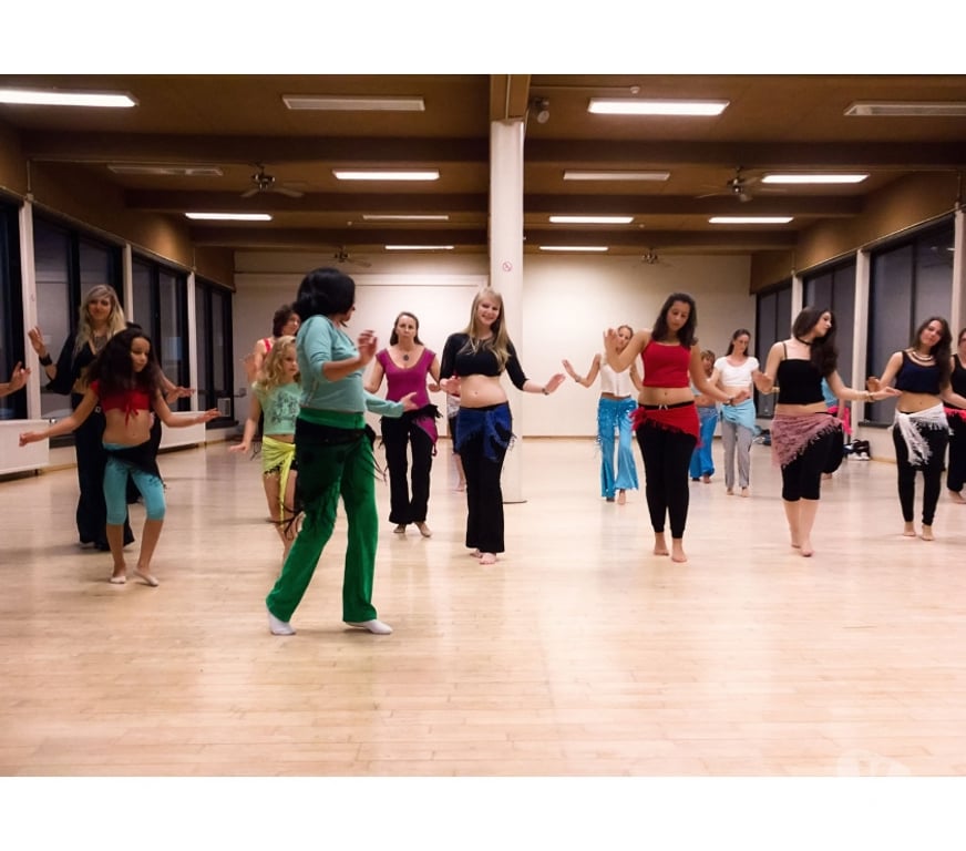 Musique - Théâtre - Danse Lasne - Photos Vivastreet Cours de danse orientale à Lasne