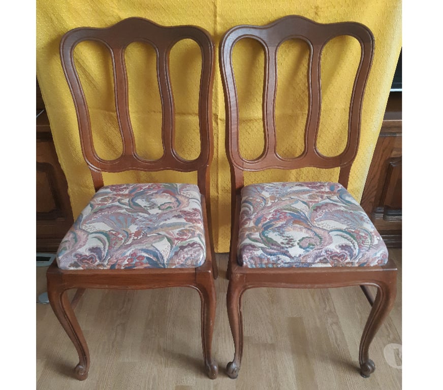 Meubles & Décoration Kelmis La Calamine - Photos Vivastreet 2 CHAISES EN BOIS de CHÊNE massif et rustique avec assises