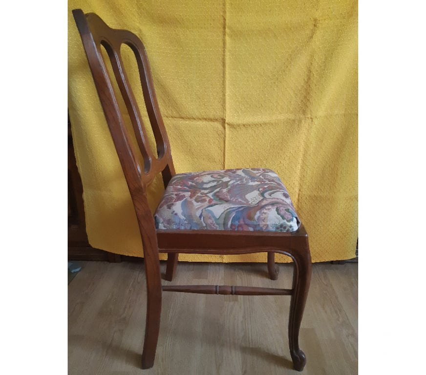 Meubles & Décoration Kelmis La Calamine - Photos Vivastreet 2 CHAISES EN BOIS de CHÊNE massif et rustique avec assises