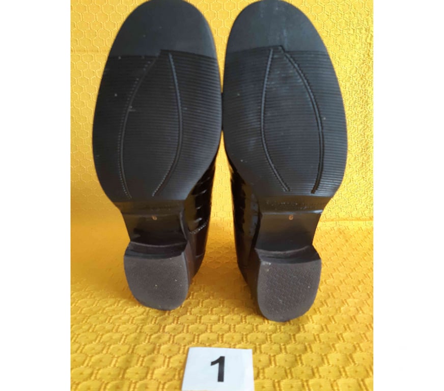 Chaussures Kelmis La Calamine - Photos Vivastreet Chaussures pour femmes de pointure 39 en cuir NEUF