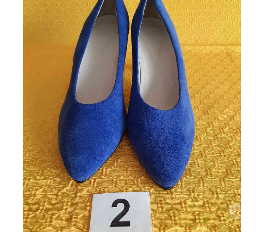 Chaussures Kelmis La Calamine - Photos Vivastreet Chaussures pour femmes de pointure 39 en cuir NEUF