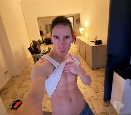 Gay Charleroi-Centrum Charleroi - Photos Vivastreet Couple soudé pour plan à 3 ou + au feeling