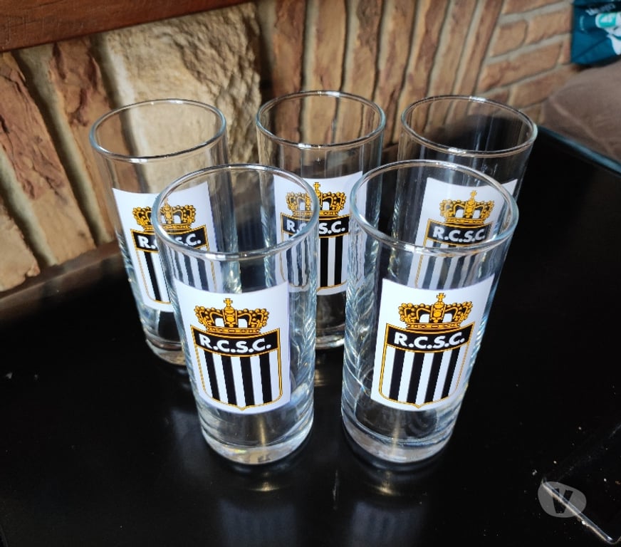 Décoration - art Binche Binche-Centrum - Photos Vivastreet Verres clubs de foot